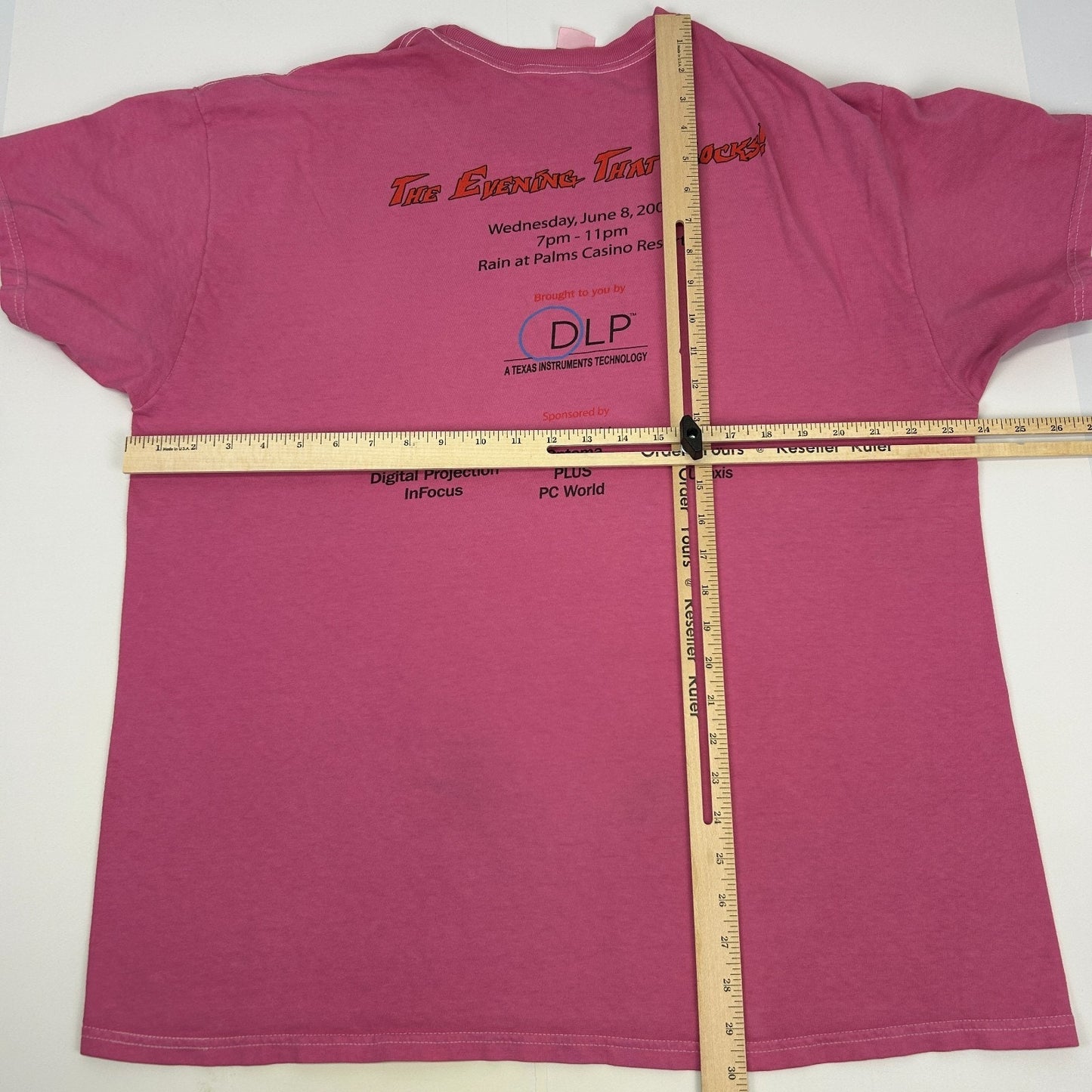 Vintage Y2Ks Huey Lewis and the News 2005 Concert T Shirt Tour Pink XL X-Large