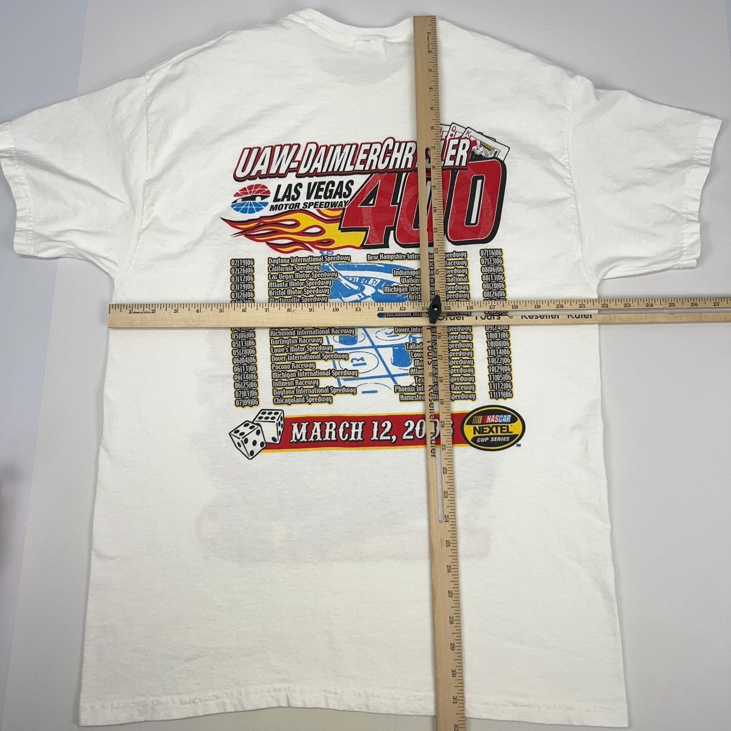 Vintage Y2Ks 2006 NASCAR Las Vegas UAW DaimlerChrysler 400 T Shirt White L Large