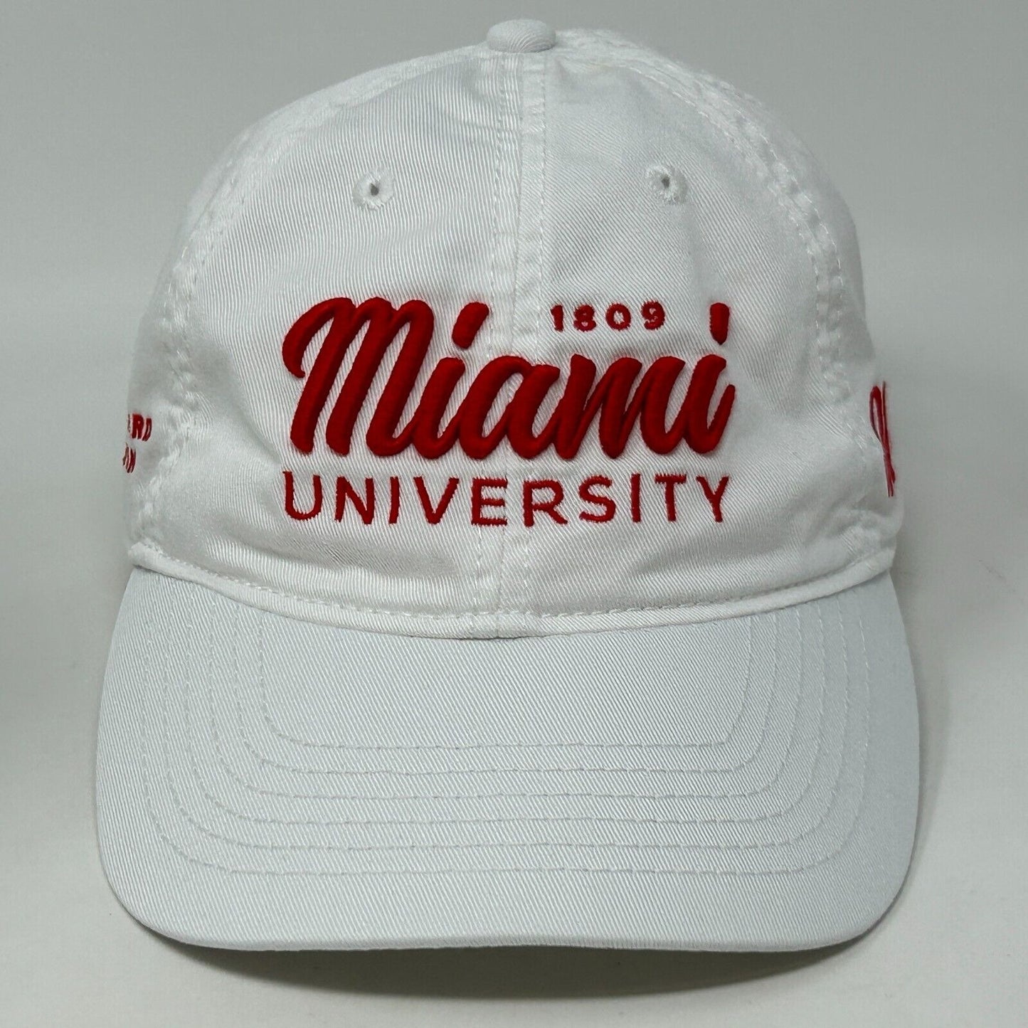 Gorra de béisbol con correa trasera Love and Honor de los Miami University RedHawks, color blanco