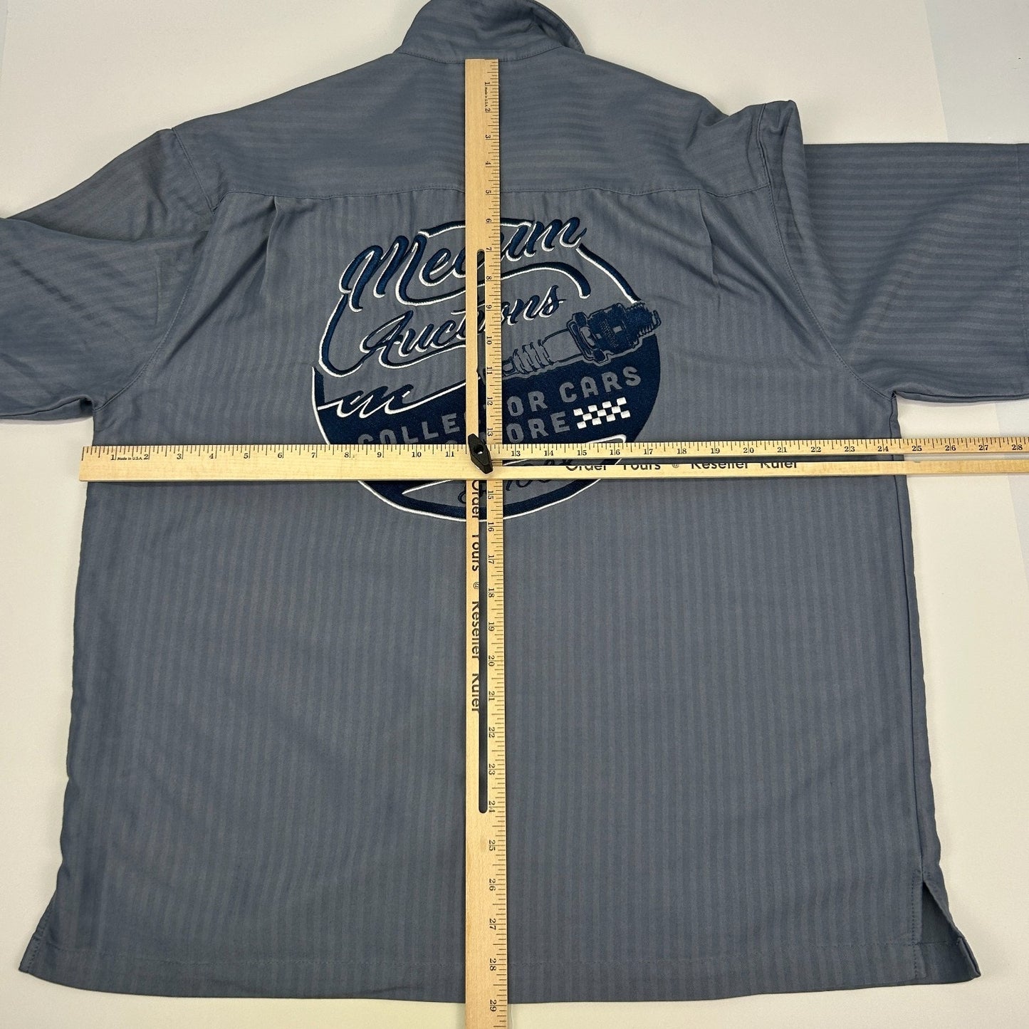 Mecum Auctions Hawaiian Camp Shirt Gray Collector Cars Button Front L Large - Neon Vintage