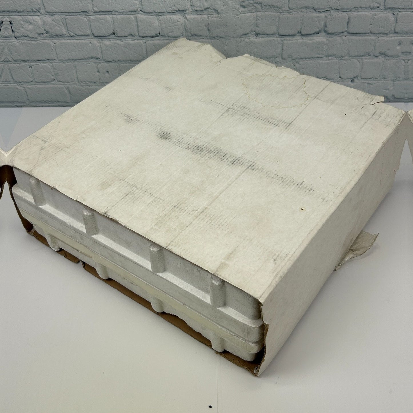 Vintage Thomas Kinkade Village Christmas Illuminated Wreath Hawthorne Light 2005 - Neon Vintage