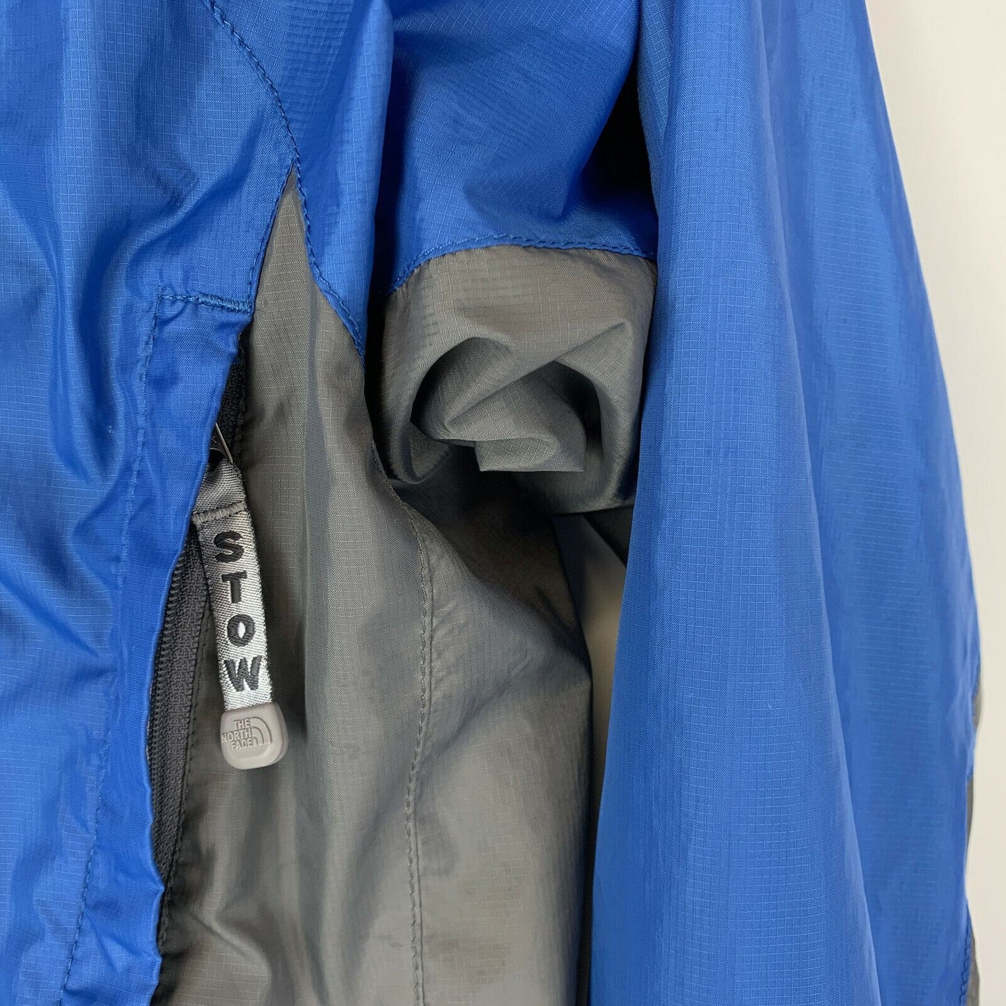 The North Face Womens Windbreaker Jacket Vented Blue Stow Pocket Medium
