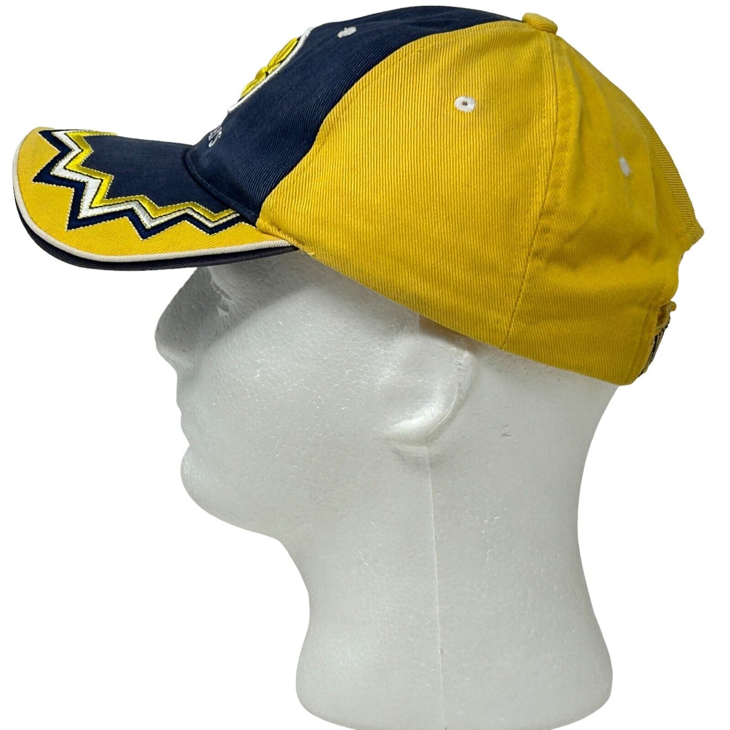 Gorra de béisbol con correa trasera de 6 paneles y diseño de la NBA de los Indiana Pacers en zigzag, color amarillo