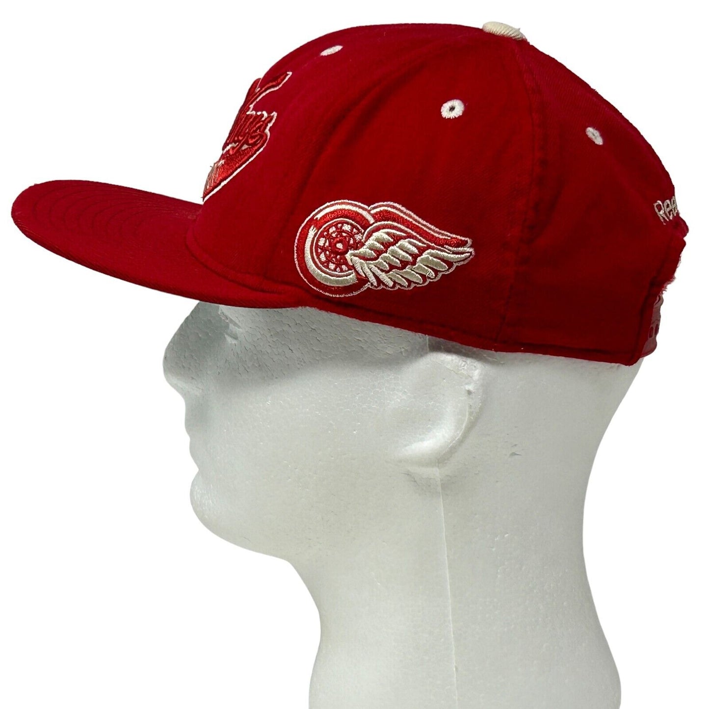 Gorra de béisbol con seis paneles y cierre a presión de Reebok en color rojo con la inscripción Detroit Red Wings