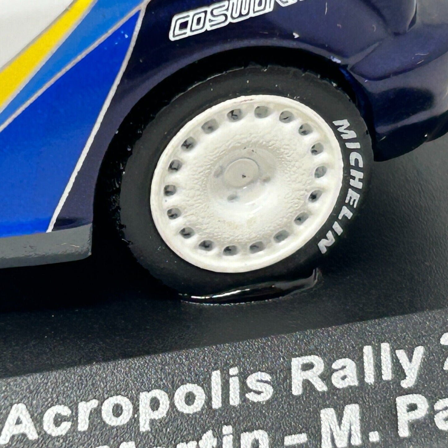 Coche de carreras en miniatura Ford Focus RS WRC Acropolis Rally 2003 en escala 1/43 Altaya White