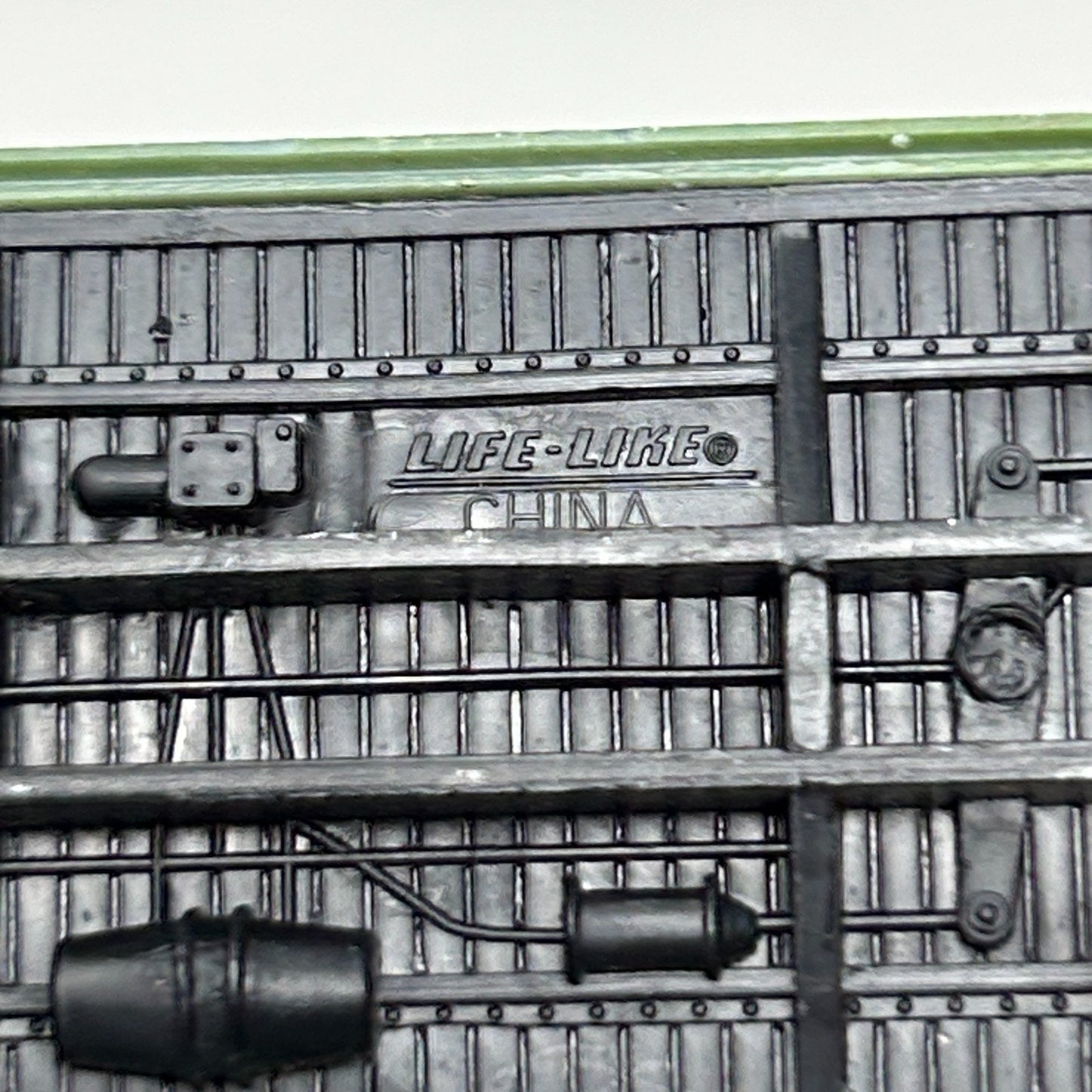 Burlington Northern Caboose HO Gauge Scale Model Train Railway Life Like Green