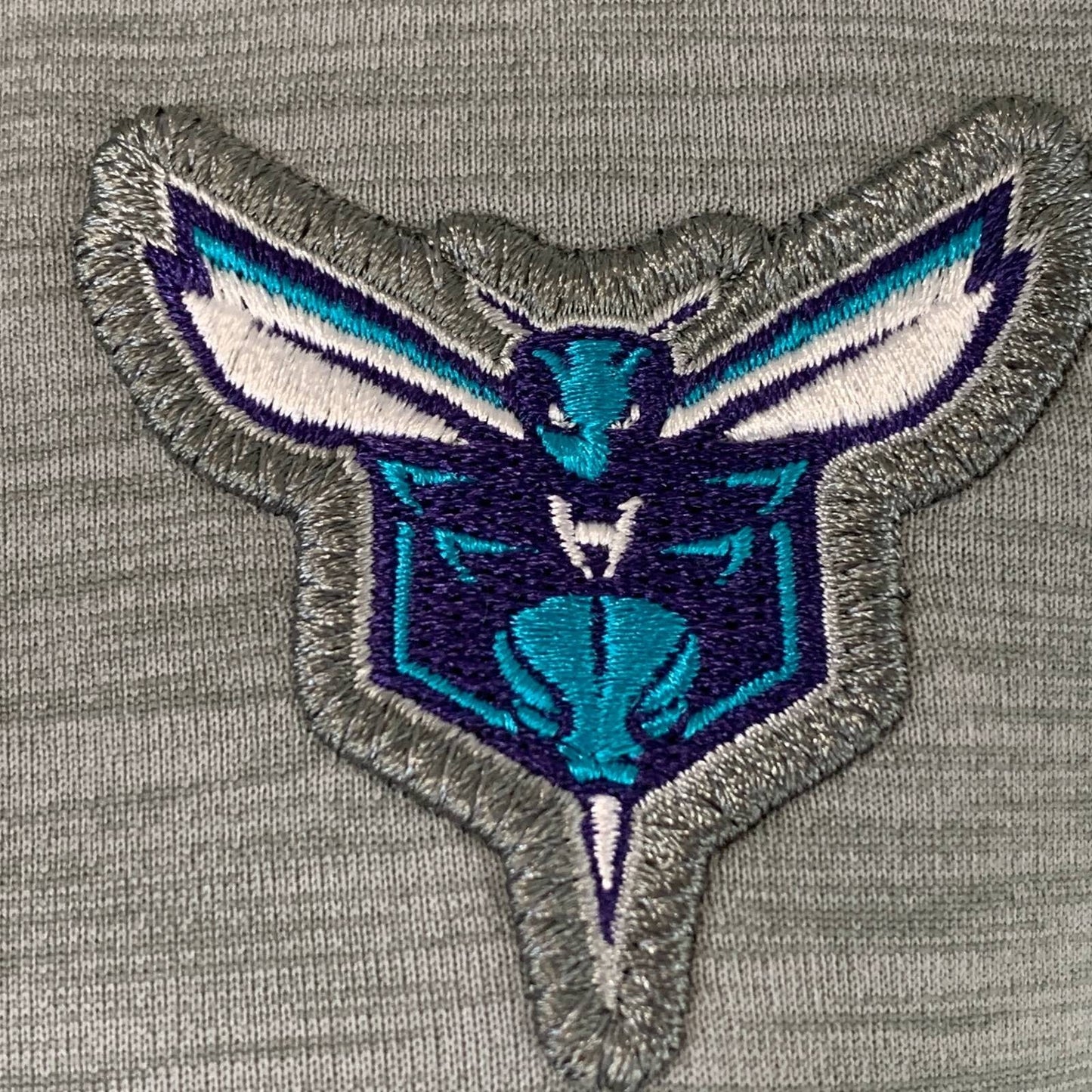 Charlotte Hornets 1/4 Quarter Zip Shirt NBA Nike Dri Fit Gray Womens M Medium