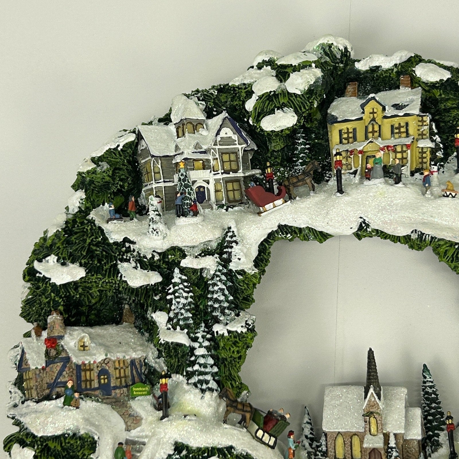 Vintage Thomas Kinkade Village Christmas Illuminated Wreath Hawthorne Light 2005 - Neon Vintage