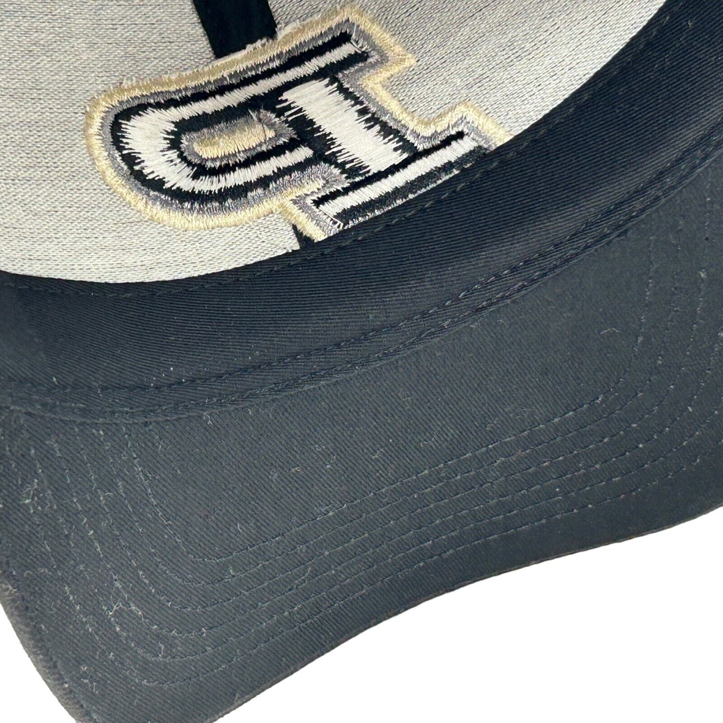 Gorra de béisbol de seis paneles con correa trasera negra de los Boilers de la Universidad de Purdue de la NCAA