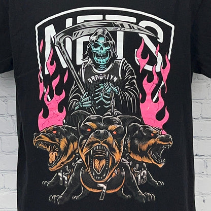 เสื้อยืดสีดำ Brooklyn Nets NBA Grim Reaper Cerberus สุนัข เปลวไฟ Unisex ไซส์ L ใหญ่