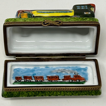 Limoges France Peint Main Porcelain Hinged Train Engine Trinket Box Collectible
