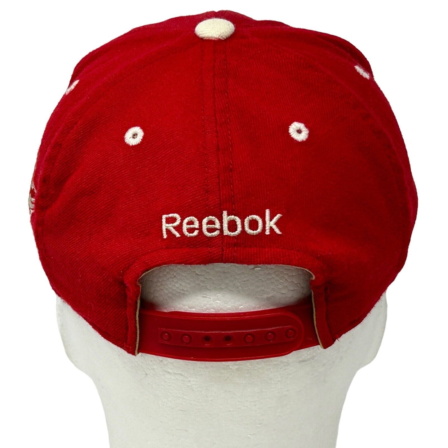 Gorra de béisbol con seis paneles y cierre a presión de Reebok en color rojo con la inscripción Detroit Red Wings