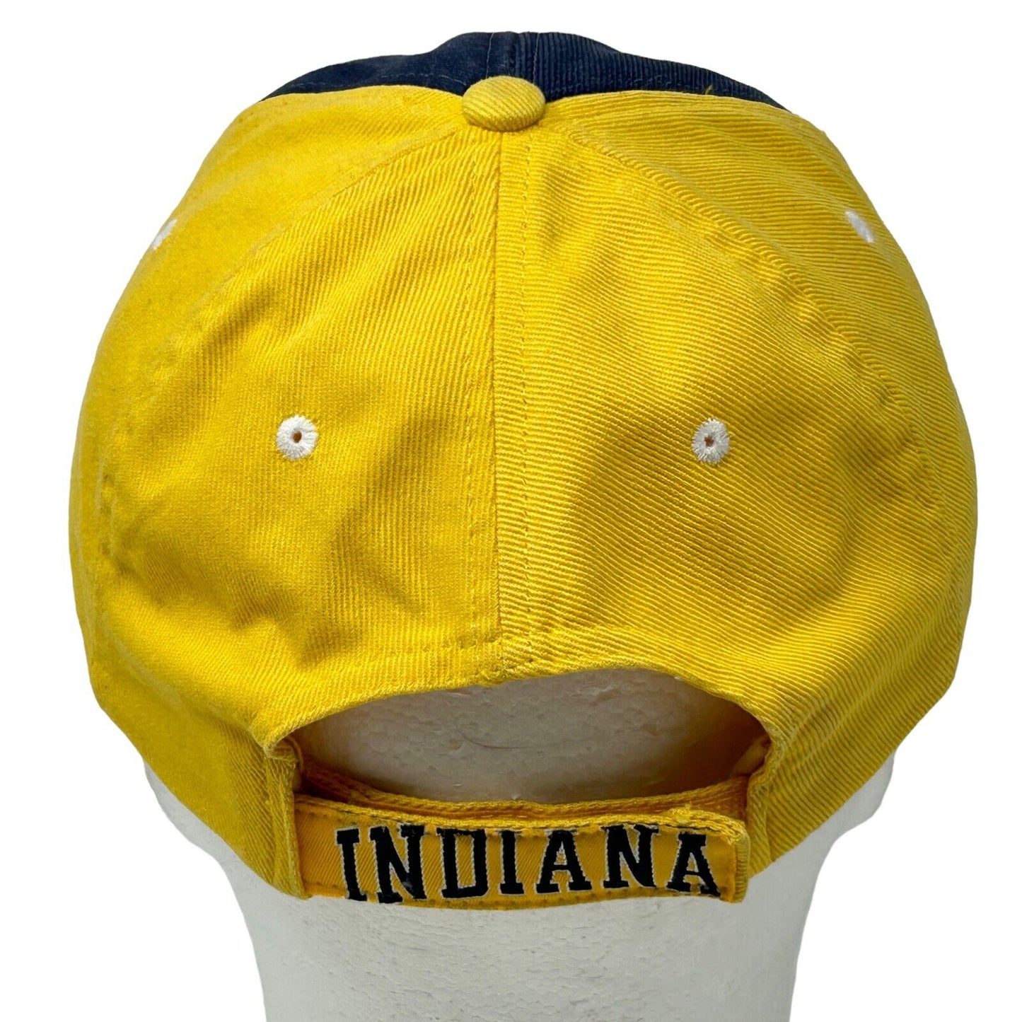 Gorra de béisbol con correa trasera de 6 paneles y diseño de la NBA de los Indiana Pacers en zigzag, color amarillo