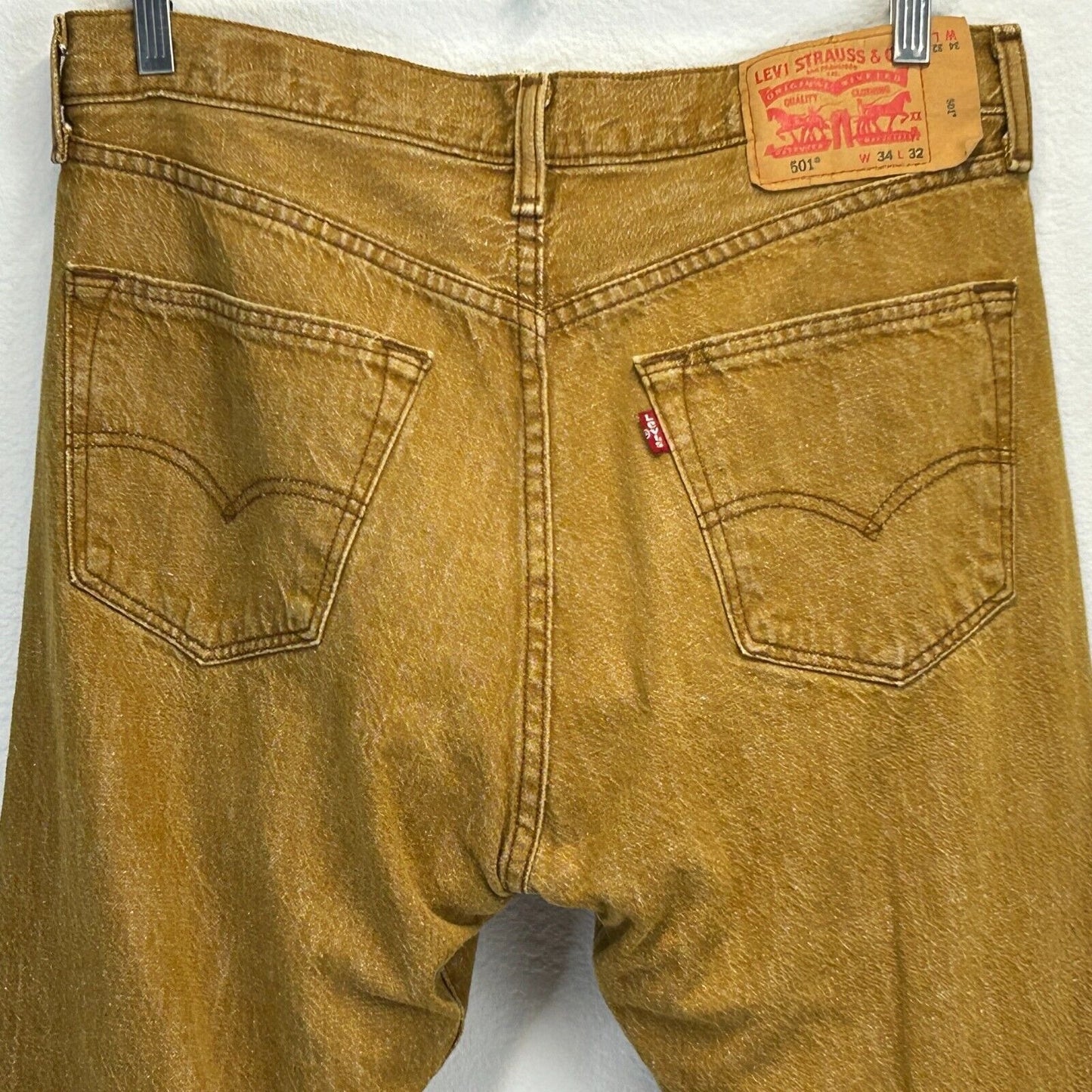 Levis 501 金色纽扣飞牛仔裤 33x29 白橡木锥形牛仔布红色标签男式黄色