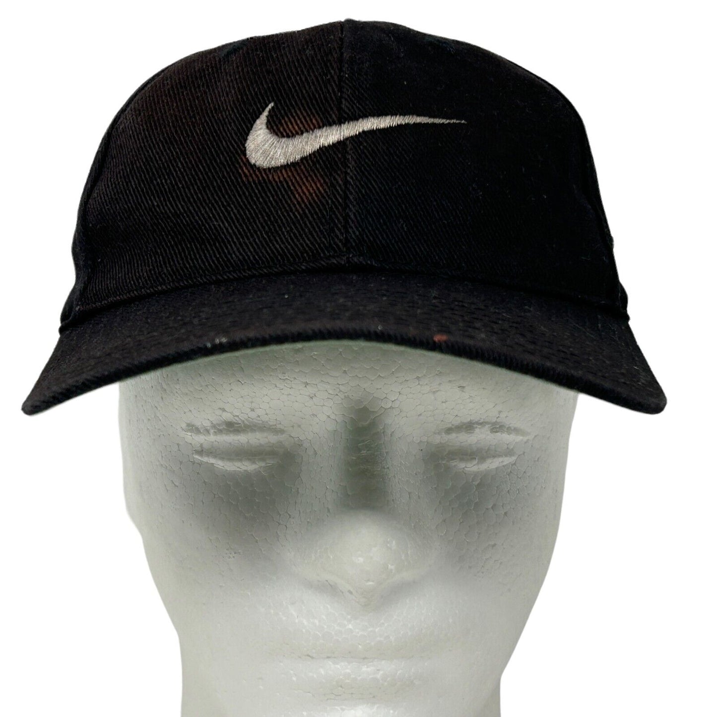 Gorra de béisbol Nike con logo Swoosh central desgastado, estilo vintage de los años 90, color negro