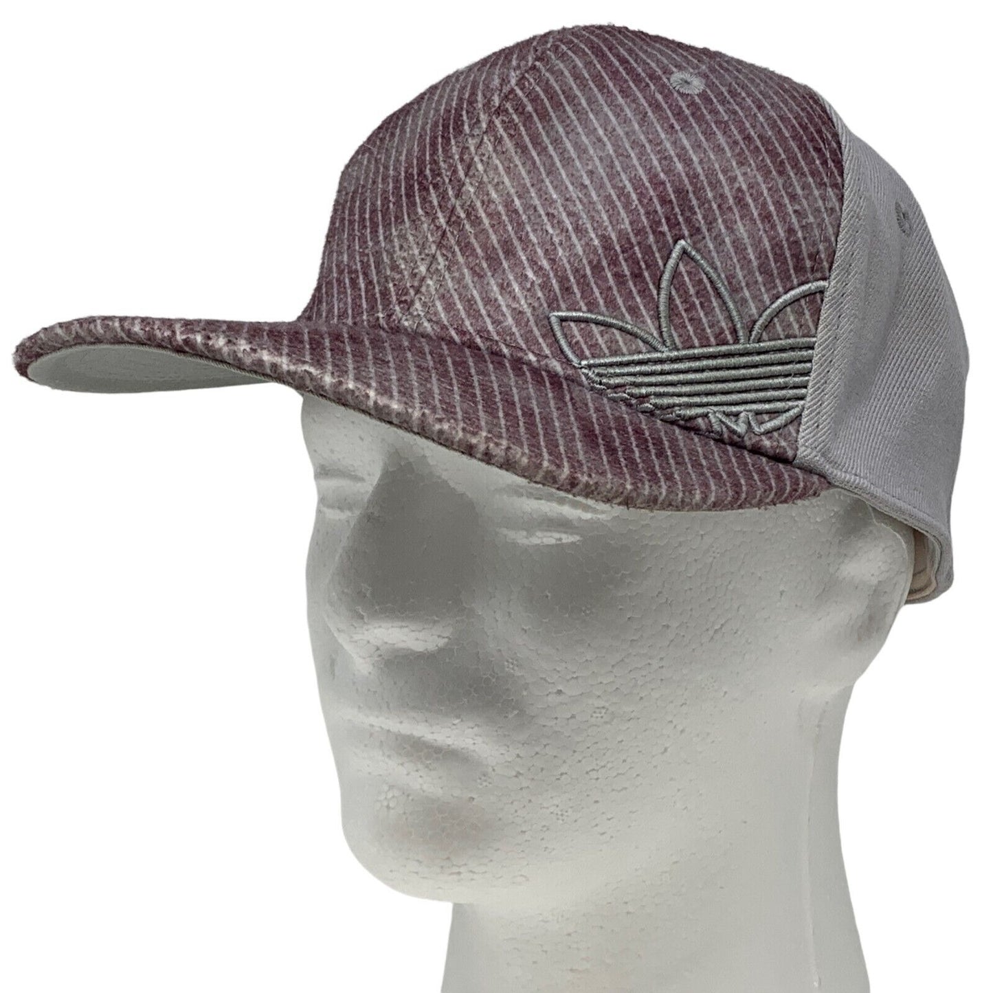 Gorra de béisbol Adidas Trefoil de mezcla de lana gris y roja de seis paneles, flexible y ajustada, talla pequeña