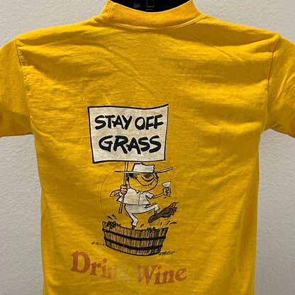Vintage 70s Steer N Stein Stay Off Grass Drink Wine T Shirt Yellow XS X-Small