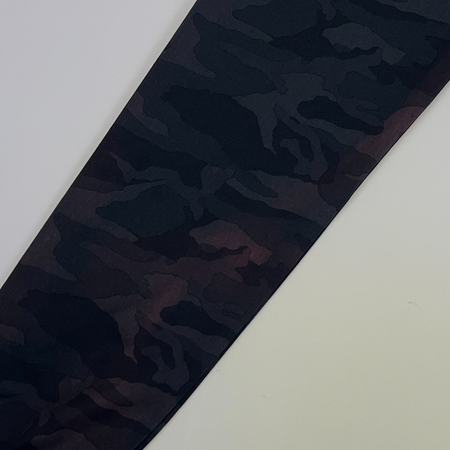 Vuori Outdoor Trainer Shell Hooded Jacket Black Camo Army Military Family Medium