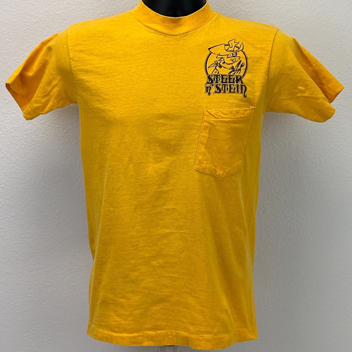Vintage 70s Steer N Stein Stay Off Grass Drink Wine T Shirt Yellow XS X-Small