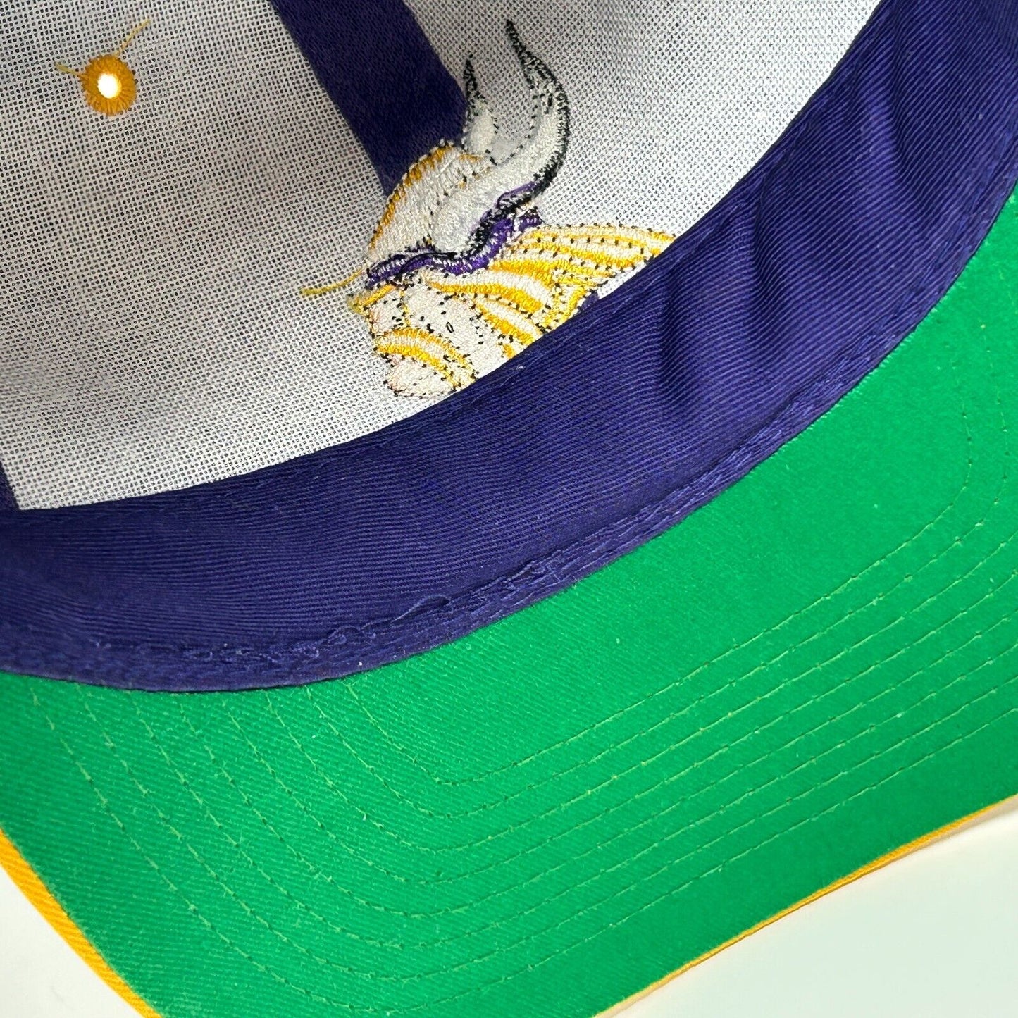 Gorra de béisbol de fútbol americano de la NFL vintage de los Minnesota Vikings, color morado, años 90, con cierre a presión