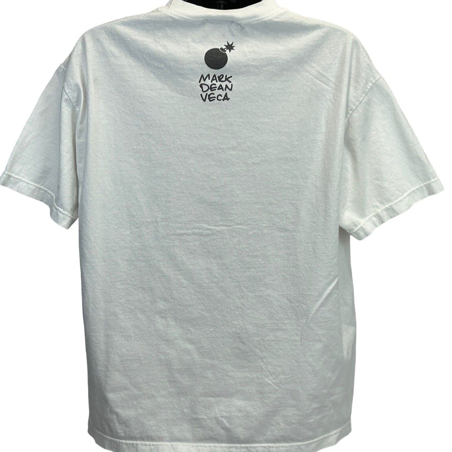 Camiseta de The Hundreds x Mark Dean Veca, talla extragrande, estilo pop art, Adam Bomb, para hombre, color blanco