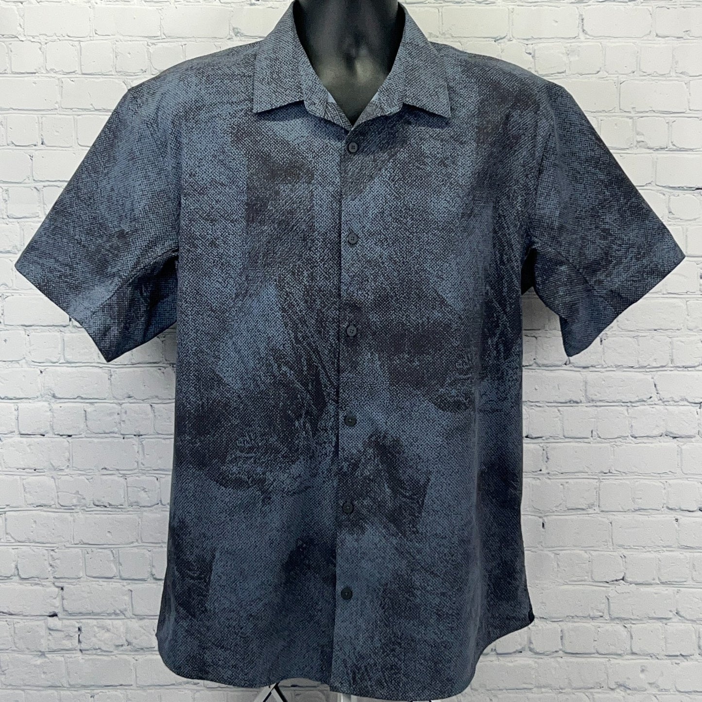 Lululemon Airing Easy Button Front Shirt Mens XL X-Large Blue Short Sleeve