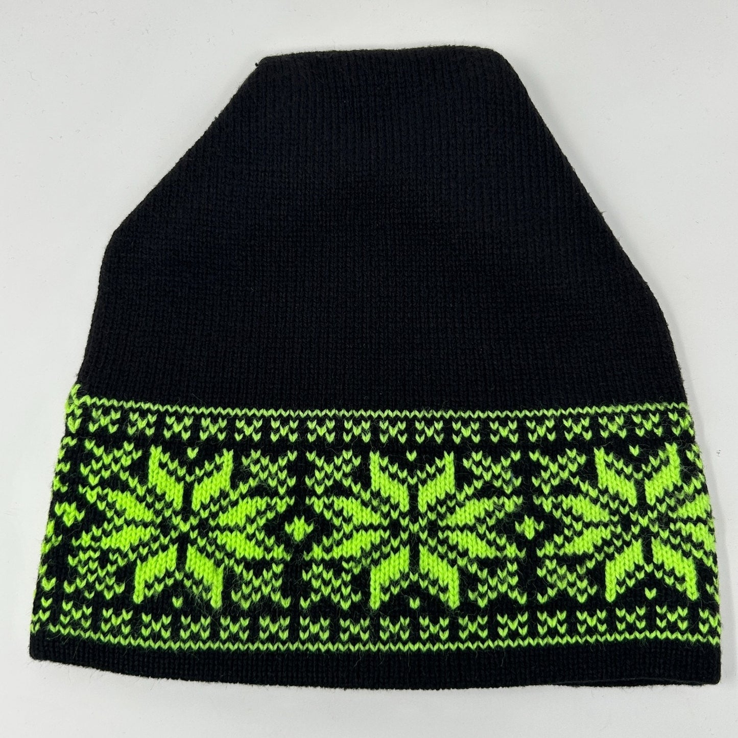 Snowflake Beanie Winter Hat Toque Ski Skiing Skier Nordic Fair Isle Black