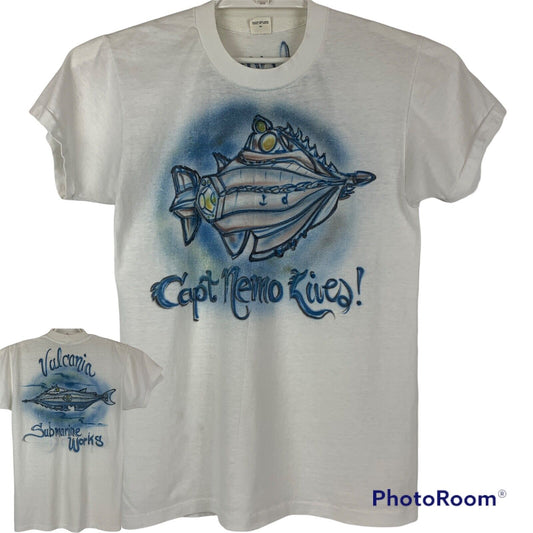 Capitán Nemo Submarino Vintage 80s Camiseta Vulcania Voyage Disneyland USA Pequeña