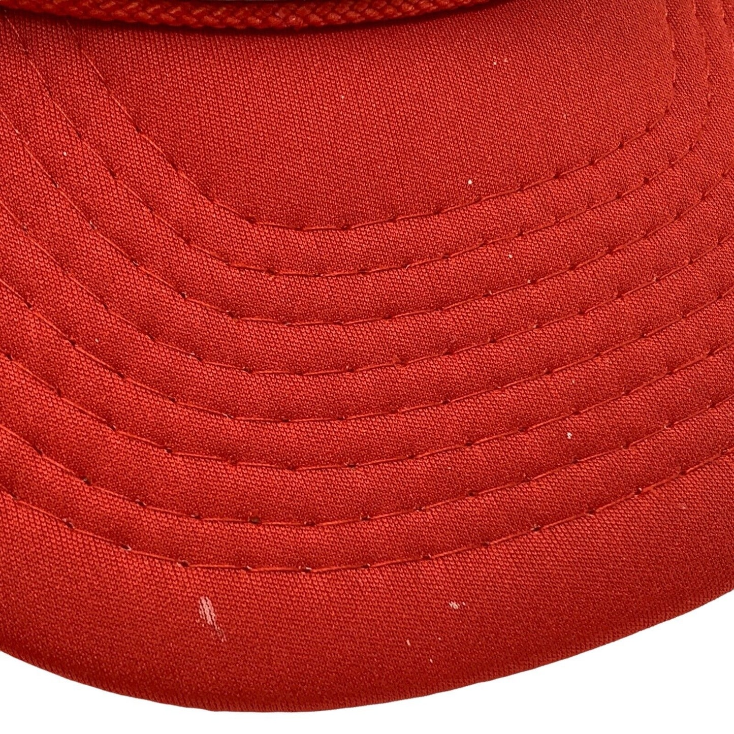 Gorra de béisbol de malla roja de los años 80 con el mensaje "Hola, tienes las respuestas" y el teléfono