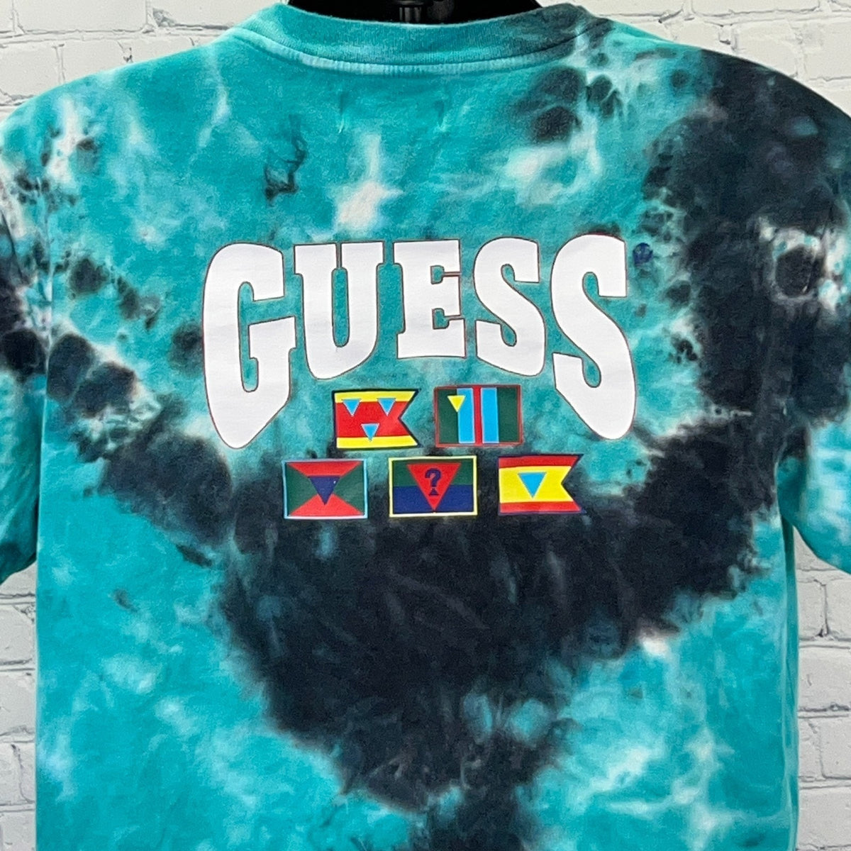 GUESS Originals Tie Dye Graphic T Shirt M Medium Teal Black Nautical Flags Logo