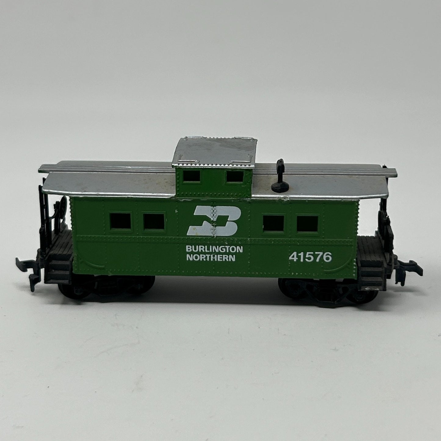 Burlington Northern Caboose HO Gauge Scale Model Train Railway Life Like Green