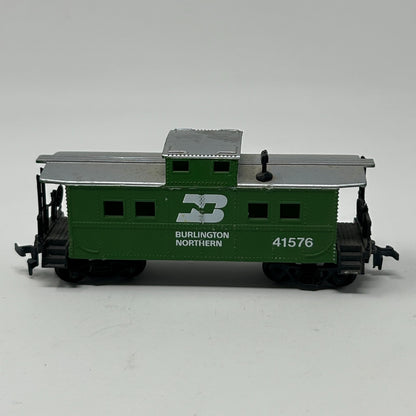Burlington Northern Caboose HO Gauge Scale Model Train Railway Life Like Green