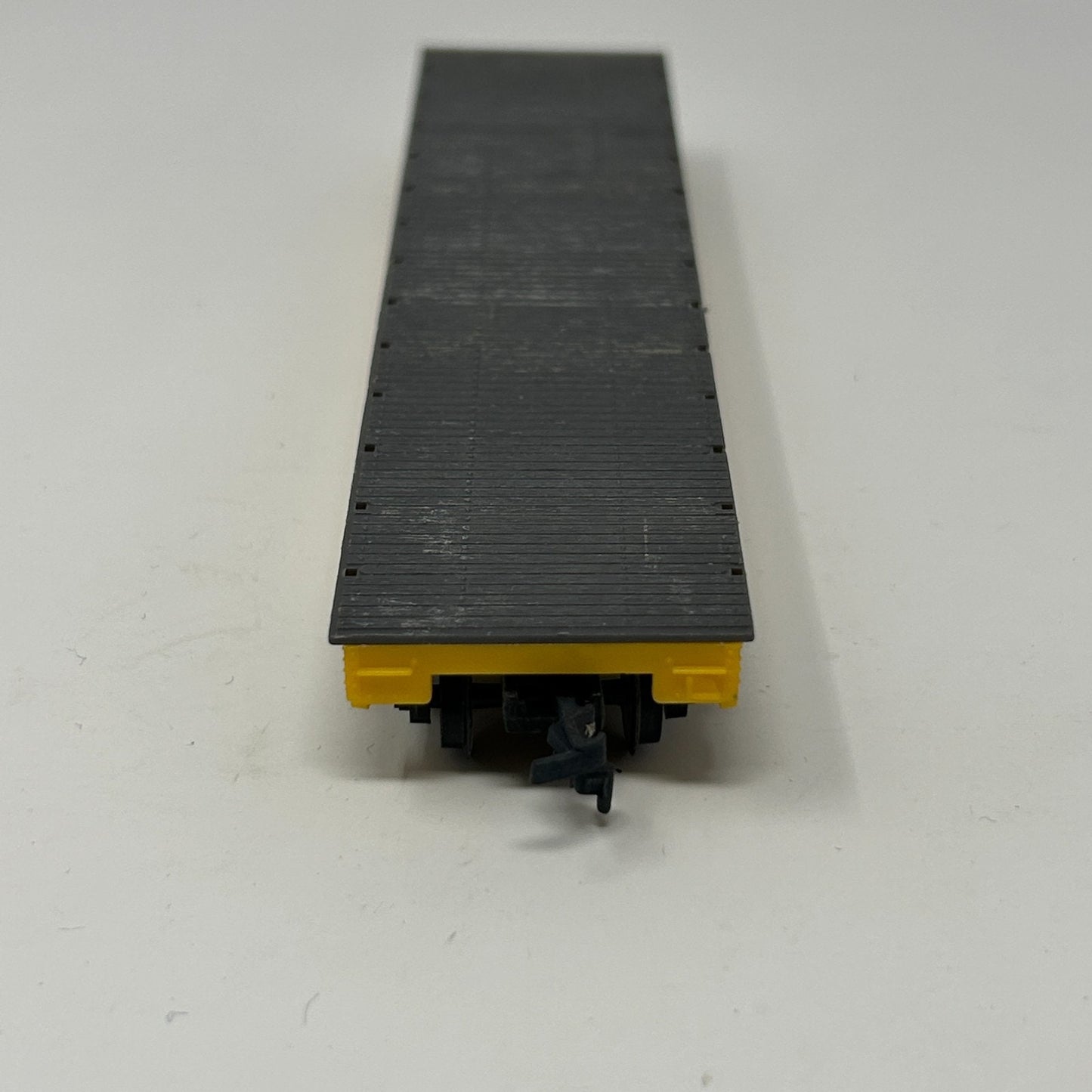 Trailer Train HO Gauge Flat Car Freight Scale Model Train Life Like Yellow