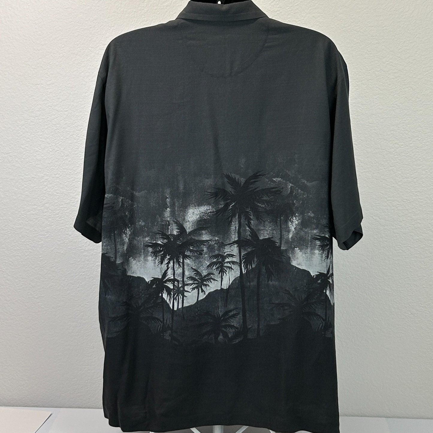 Las Vegas Raiders Tommy Bahama Hawaiian Camp Shirt NFL Button Front Gray XXL 2XL