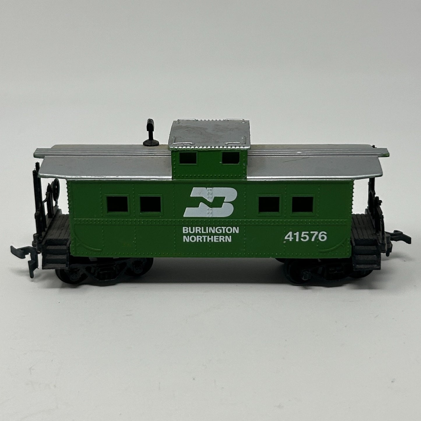 Burlington Northern Caboose HO Gauge Scale Model Train Railway Life Like Green