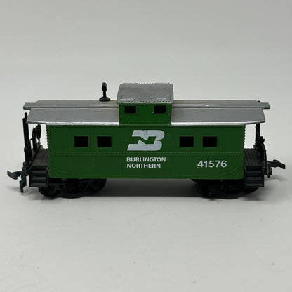 Burlington Northern Caboose HO Gauge Scale Model Train Railway Life Like Green