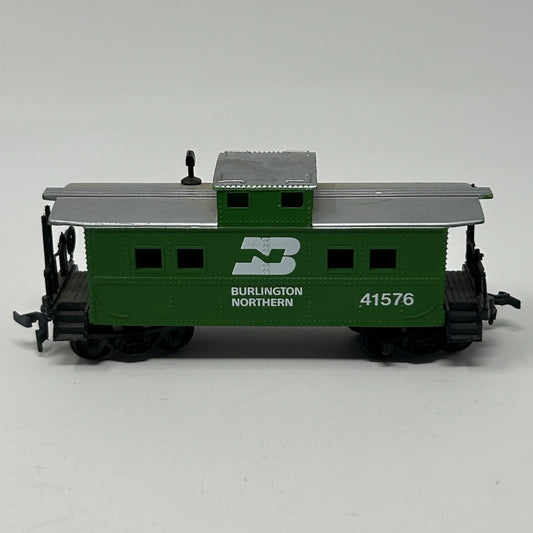 Burlington Northern Caboose HO Gauge Scale Model Train Railway Life Like Green