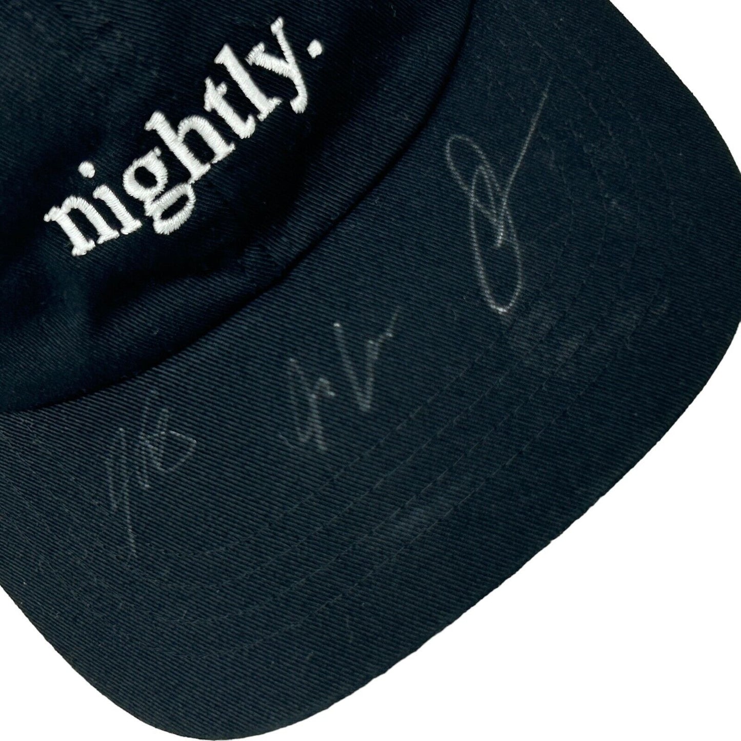 Gorra de béisbol con firma de Nightly Band, con correa trasera autografiada y firmas, color negro