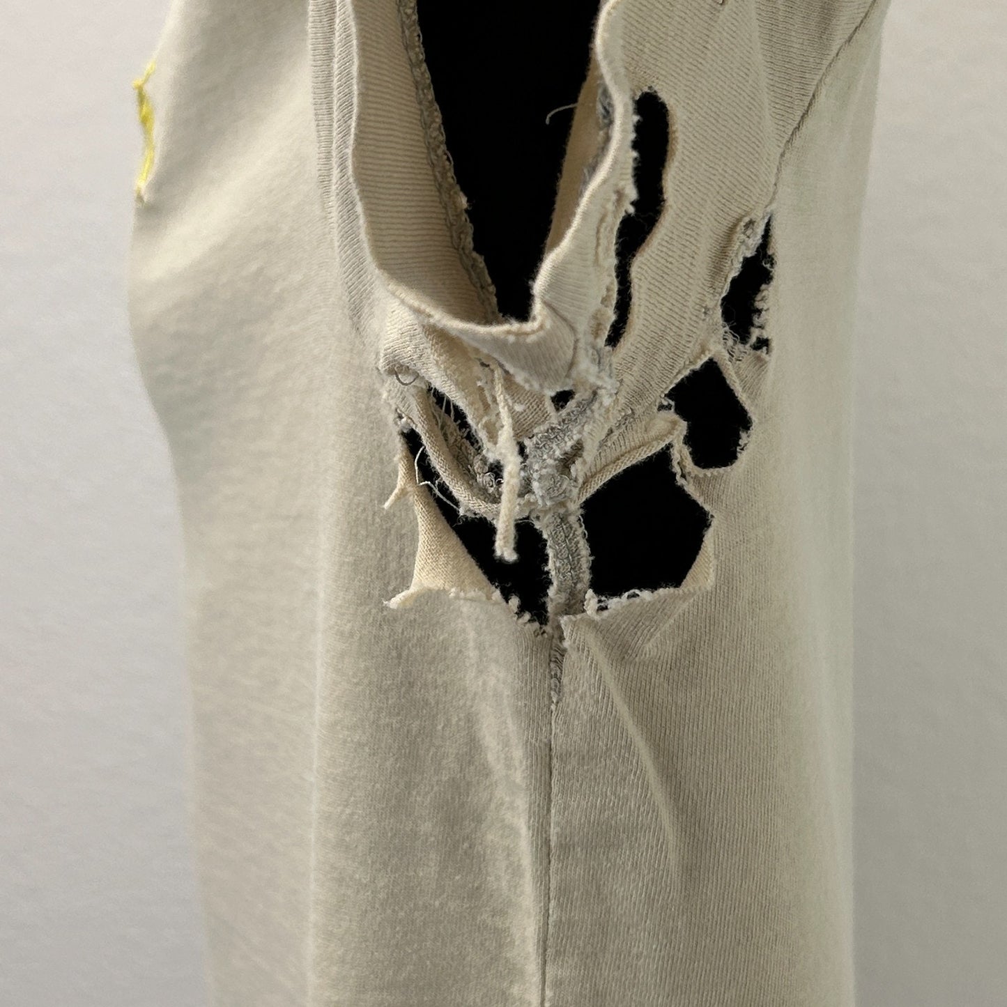 Distressed Polo Ralph Lauren T Shirt Mens M Medium Beige V Neck Short Sleeve Tee