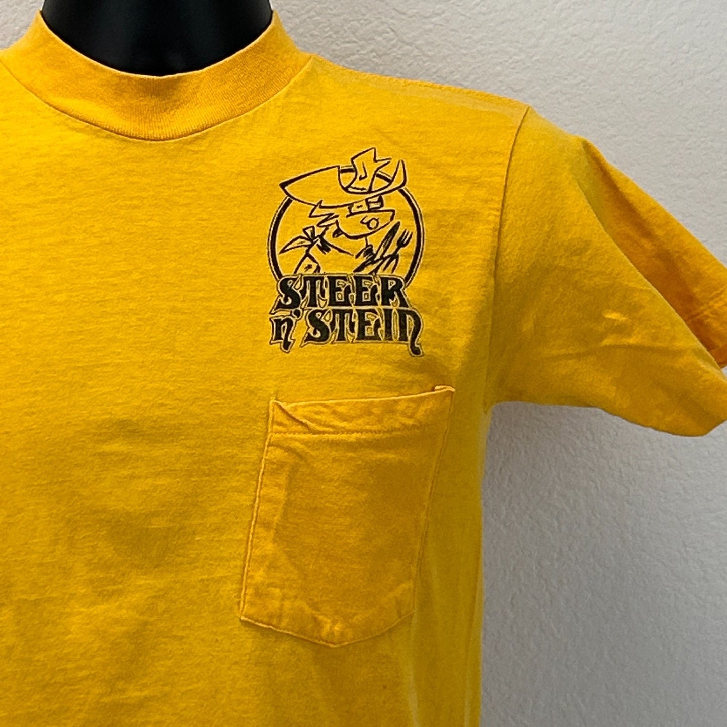 Vintage 70s Steer N Stein Stay Off Grass Drink Wine T Shirt Yellow XS X-Small