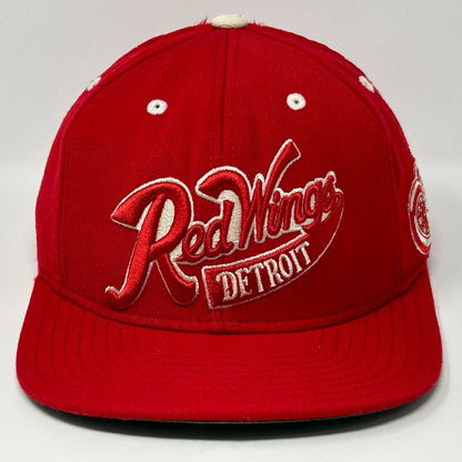 Gorra de béisbol con seis paneles y cierre a presión de Reebok en color rojo con la inscripción Detroit Red Wings