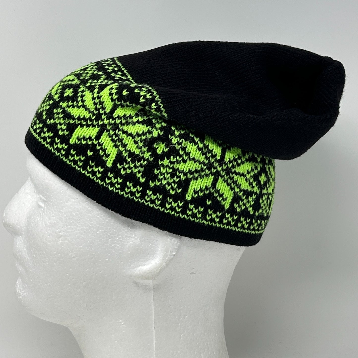 Snowflake Beanie Winter Hat Toque Ski Skiing Skier Nordic Fair Isle Black