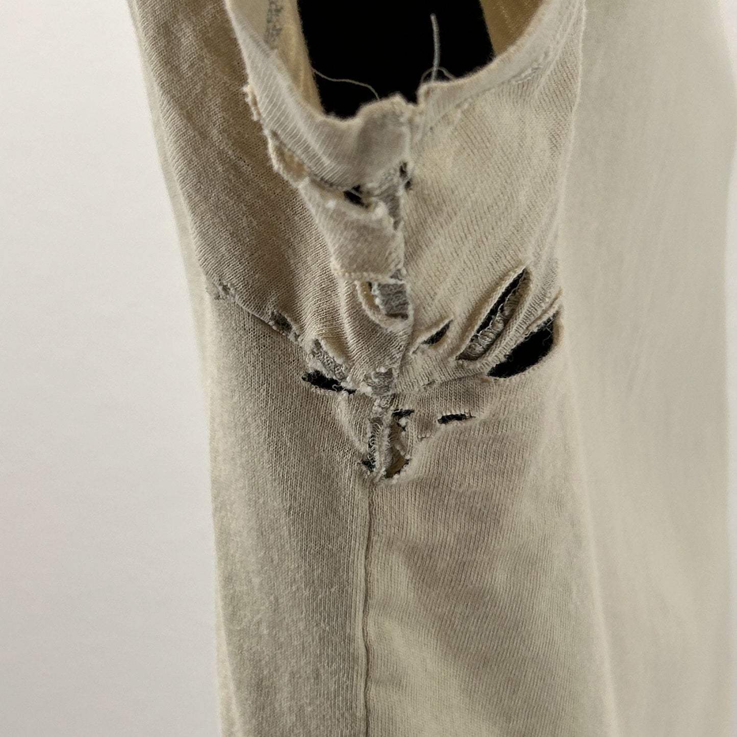 Distressed Polo Ralph Lauren T Shirt Mens M Medium Beige V Neck Short Sleeve Tee