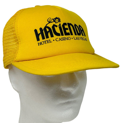 Gorra de camionero vintage de los años 90 del casino Hacienda Gorra de béisbol con cierre trasero amarilla de Las Vegas