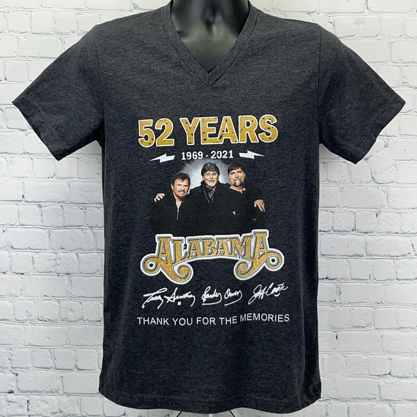 Alabama Band 2021 52 Years T Shirt Womens M Medium Gray Country Music V Neck Tee