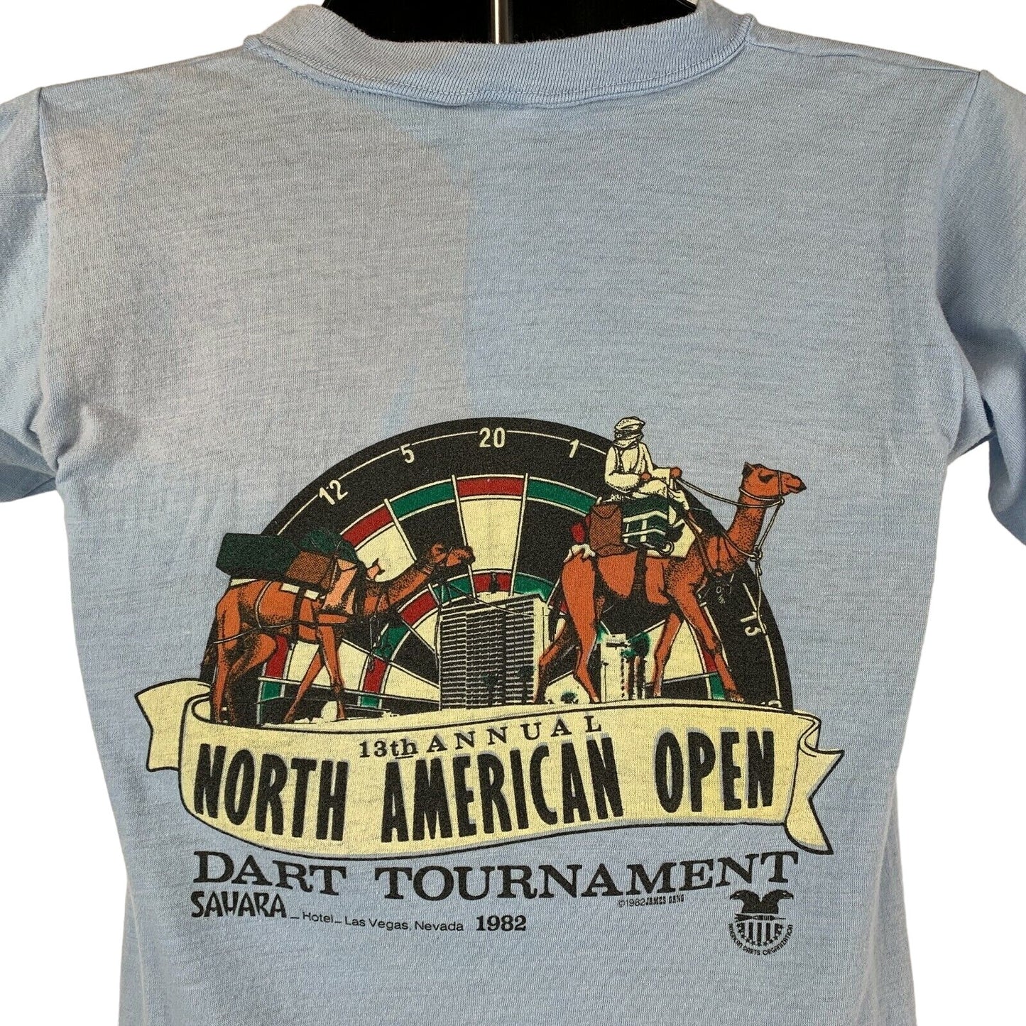 Camiseta vintage de los años 80 del torneo de dardos de Las Vegas, talla extra pequeña, para hombre, color azul del Sahara Casino