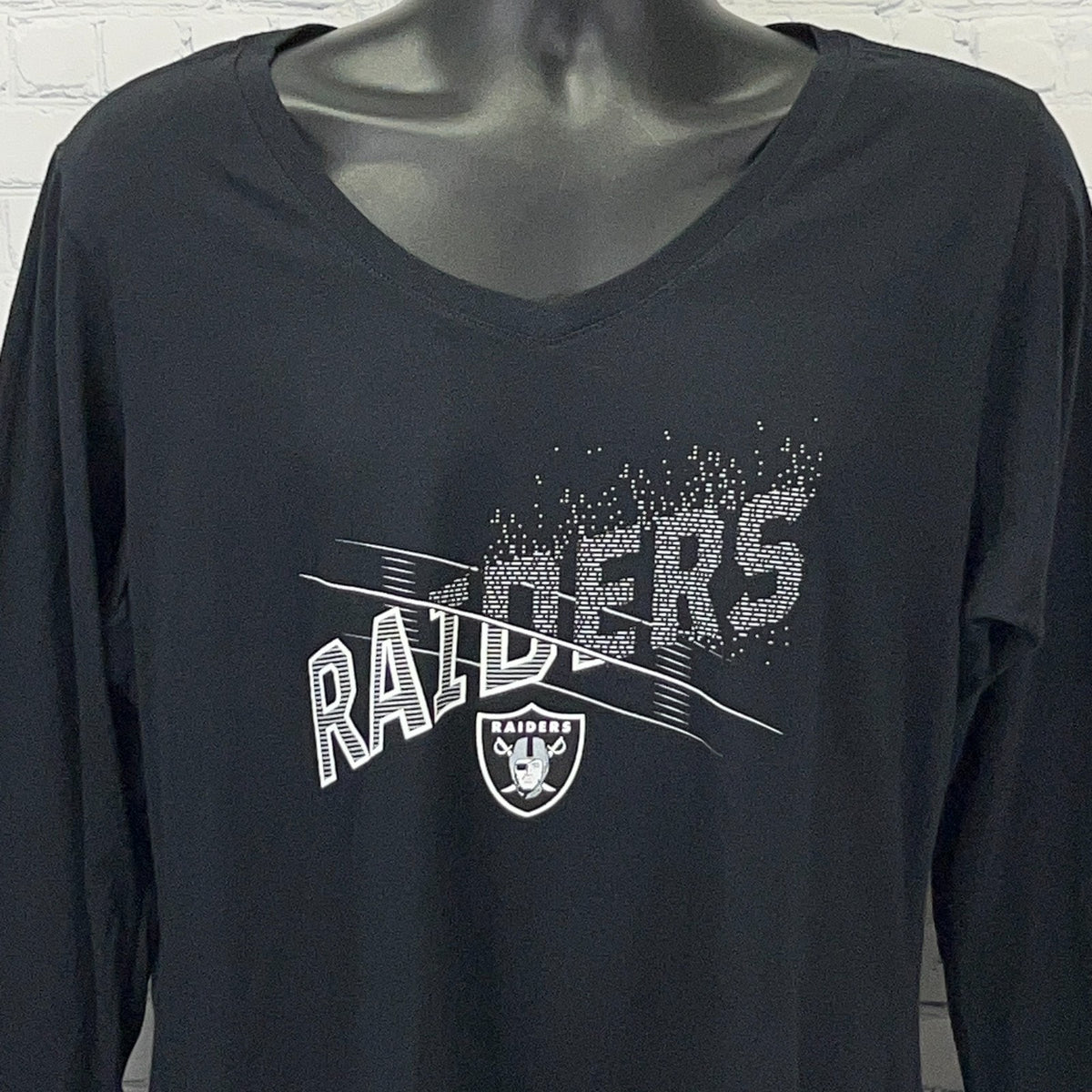 Las Vegas Raiders Womens XL X-Large Black Long Sleeve V Neck NFL Shirt Tee NWT