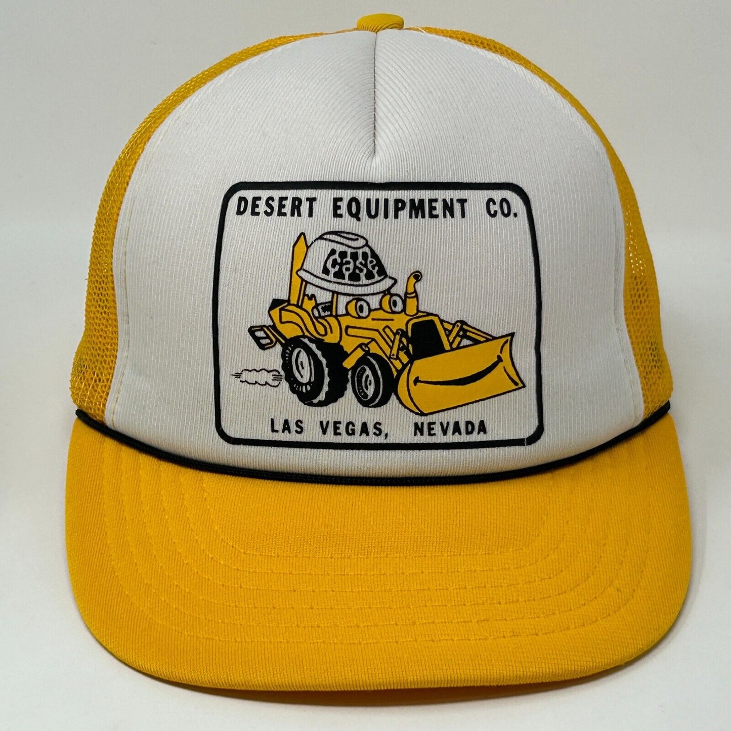 Gorra de béisbol de malla con diseño de bulldozer amarilla estilo camionero vintage de los años 90 de Desert Equipment Co.