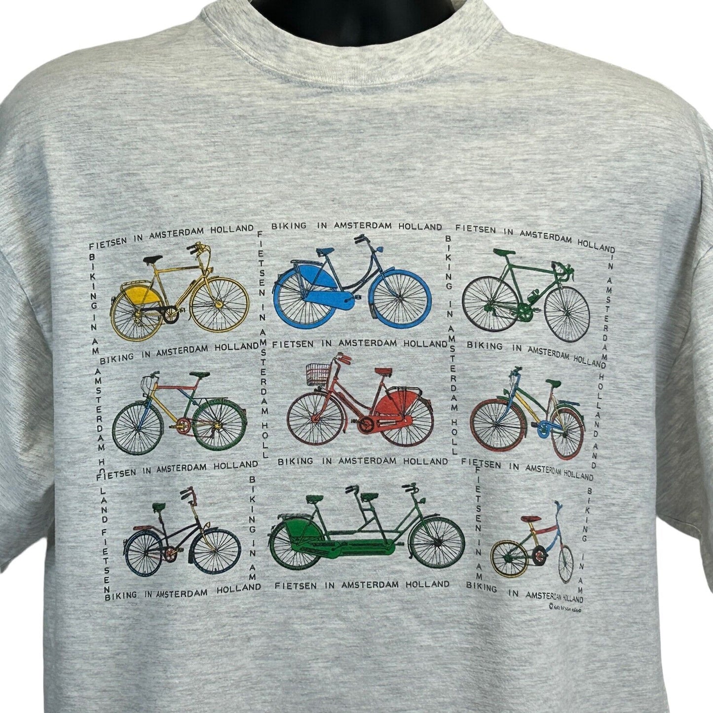 Ciclismo en Ámsterdam, Holanda, camiseta vintage de los años 90 Y2K, bicicleta grande, ciclista