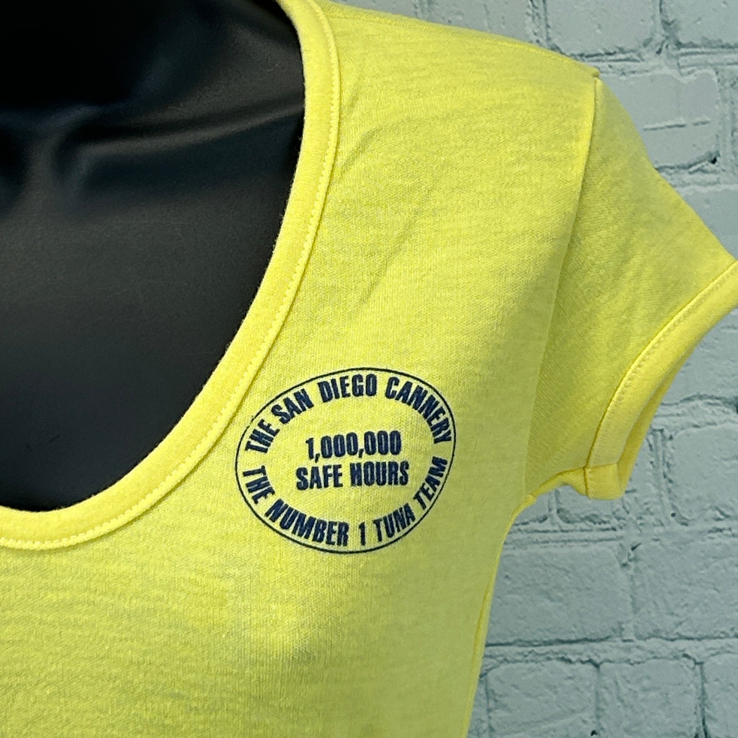 Vintage Chicken of the Sea T Shirt Tuna Fish Employee Yellow Womens XS X-Small